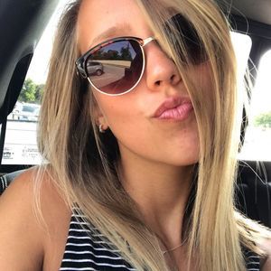 Meet your Posher, Alyson